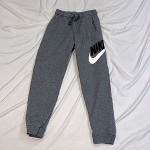 boys medium grey nike sweatpants